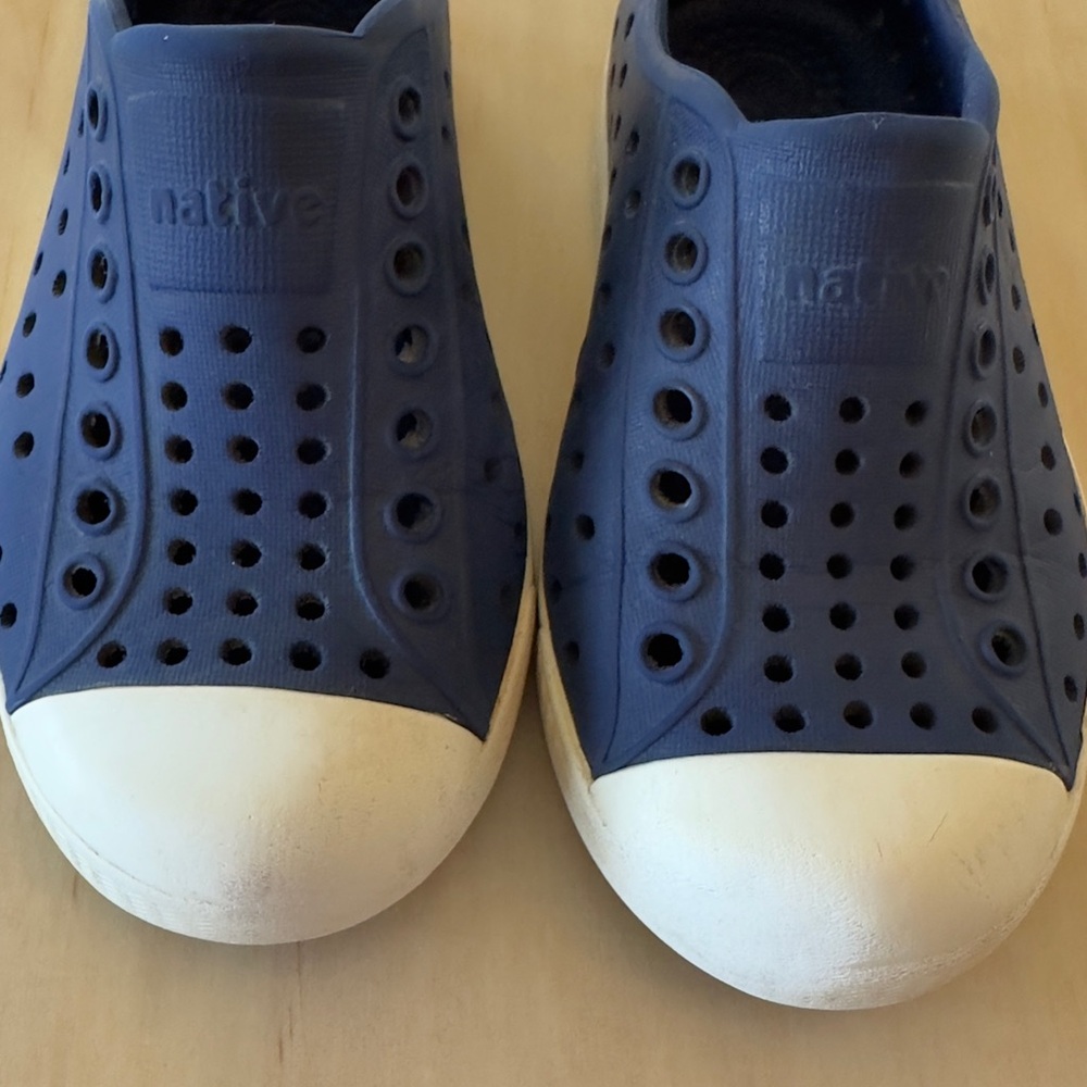 Native Kids Water Shoes in Blue and White